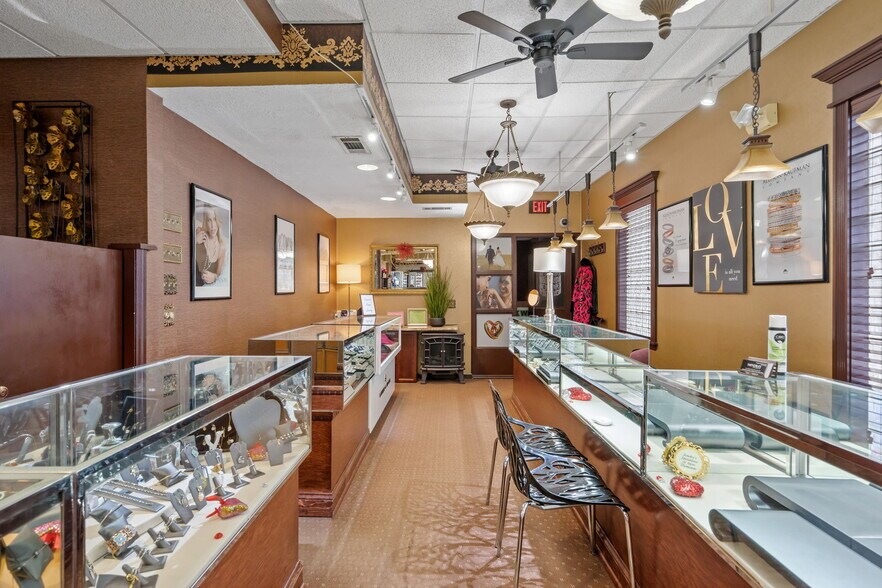 More Photos Of 1624 Union St, Schenectady Freestanding For Lease