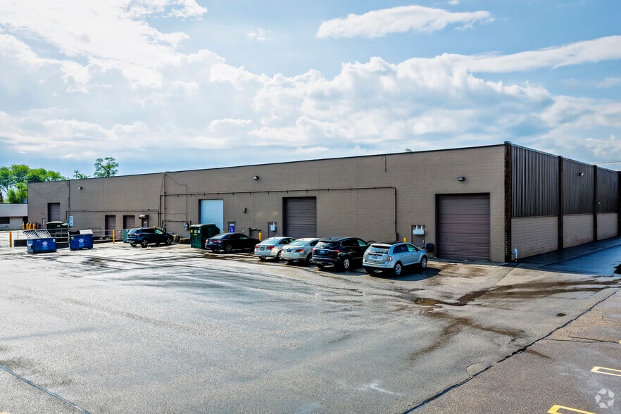 More Photos Of 28188 Schoolcraft Rd, Livonia Warehouse For Lease