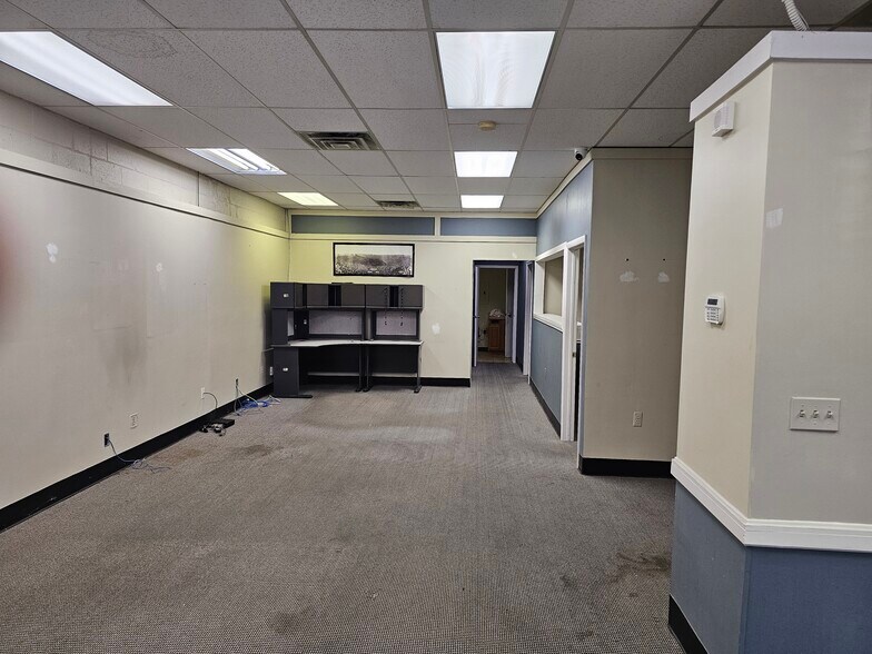 More Photos Of 47549-47567 Van Dyke Ave, Utica Unknown For Lease