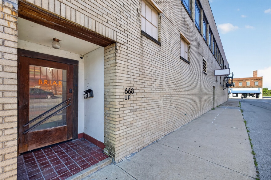 More Photos Of 668 Broadway, Lorain Storefront Retail Office For Sale