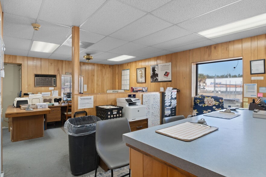 More Photos Of 6331 S Tex Pt, Homosassa Warehouse For Lease