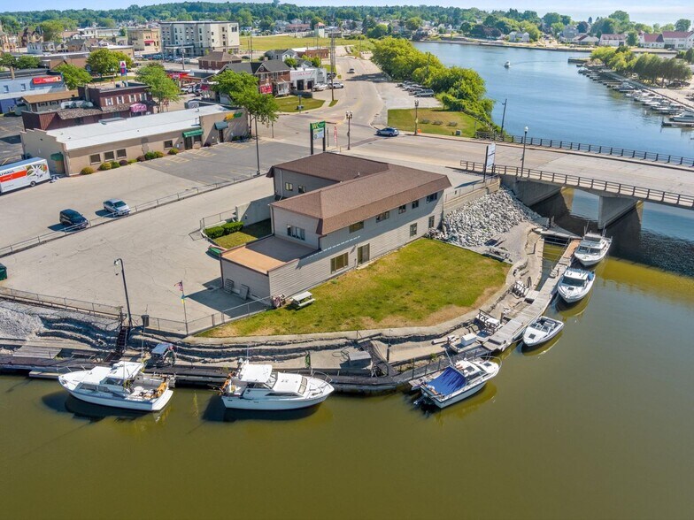 More Photos Of 1308 Washington St, Two Rivers Office Residential For Sale