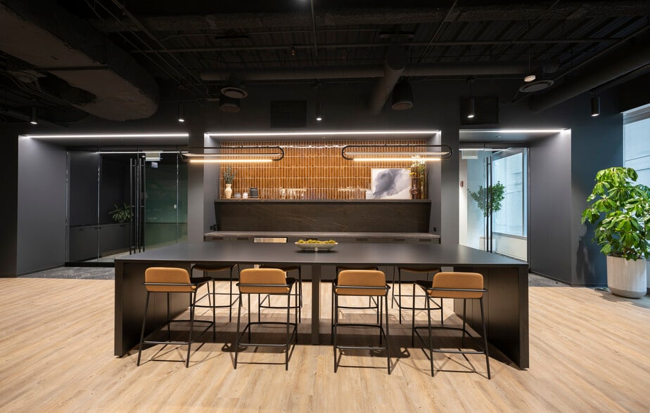 More Photos Of 550 W Adams St, Chicago Office For Lease