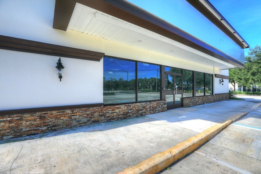 More Photos Of 8801 20th St, Vero Beach Convenience Store For Lease