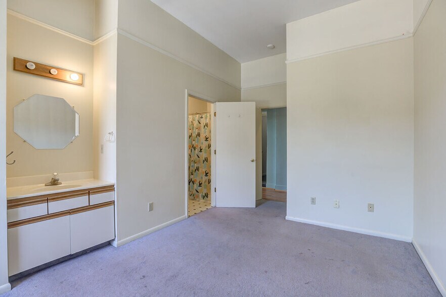 More Photos Of 100 W High St, Oxford Storefront Retail Residential For Sale