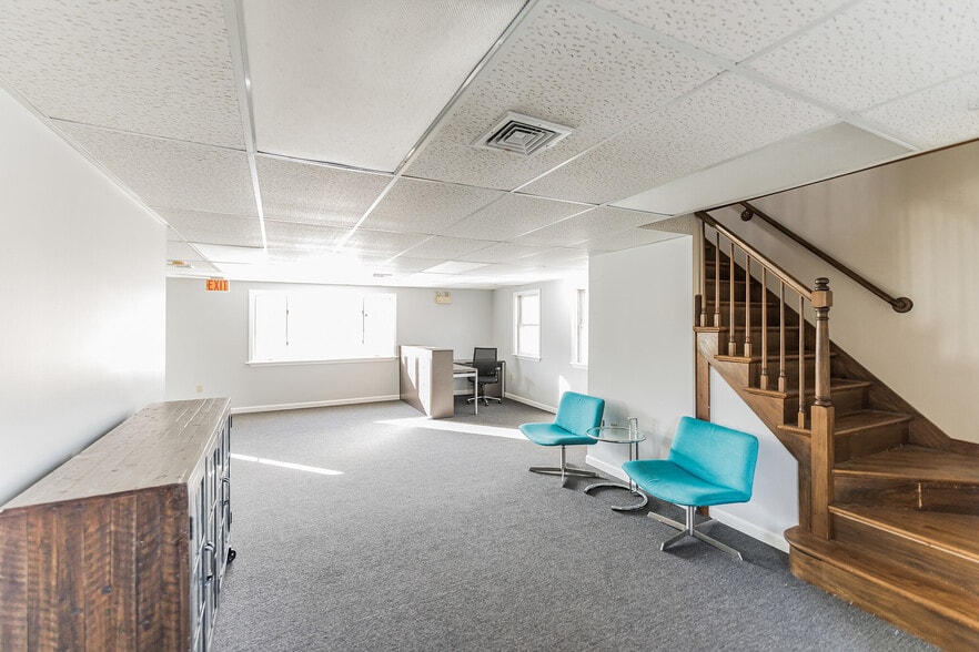 More Photos Of 34 Academy Hill Rd, Plainfield Office For Sale