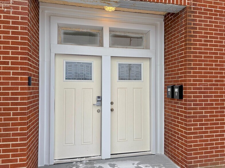 More Photos Of 110 Railroad St, Clyde Restaurant For Sale