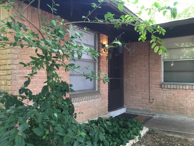 More Photos Of 2403 Sherwood Ln, Austin Multifamily For Sale