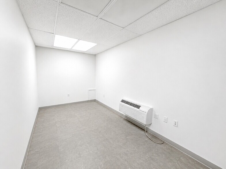 More Photos Of 3508 Wellsite Dr, Norman Distribution For Sale