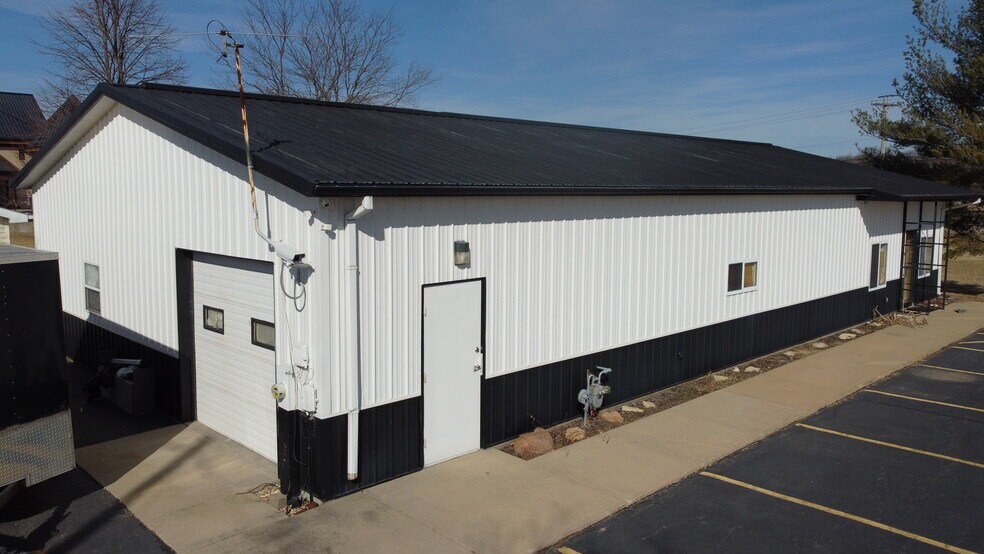 More Photos Of 9 Enterprise Dr, LaSalle Distribution For Lease