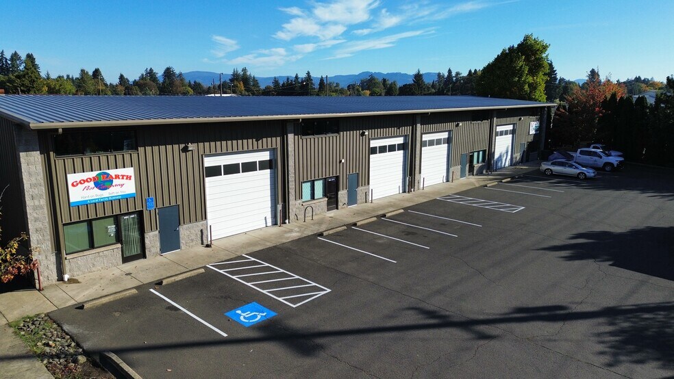 More Photos Of 2063 Roosevelt Blvd, Eugene Warehouse For Lease