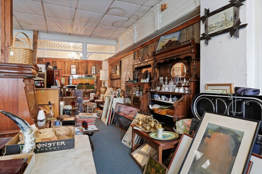 More Photos Of 102-104 N Main St, Edinburg Storefront Retail Residential For Sale