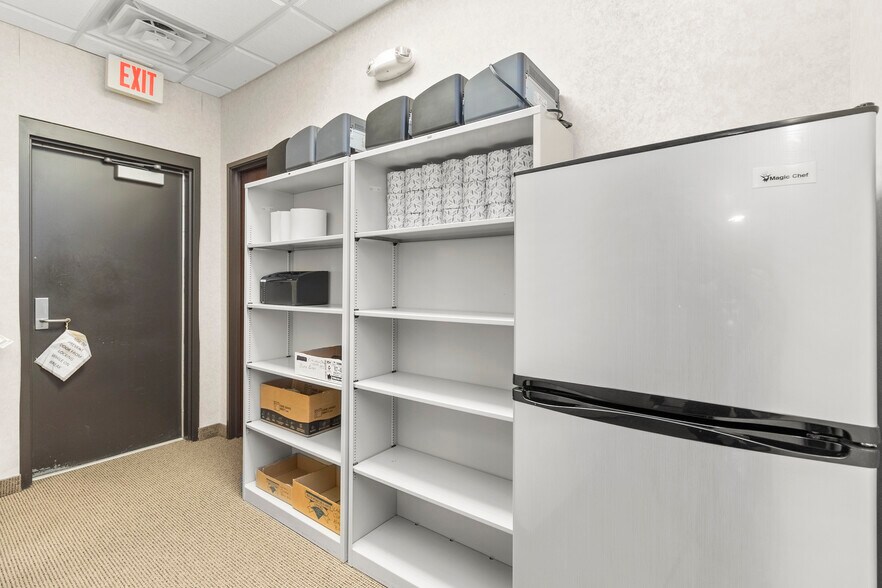 More Photos Of 33 Hiram St, Lake Orion Medical For Lease