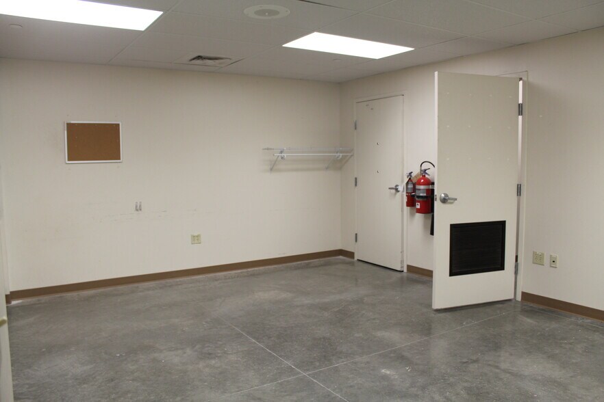 More Photos Of 908 NW 6th St, Tulia Freestanding For Sale