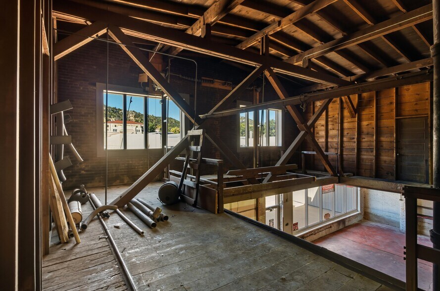 More Photos Of 201 N 2nd St, Raton Auto Repair For Sale