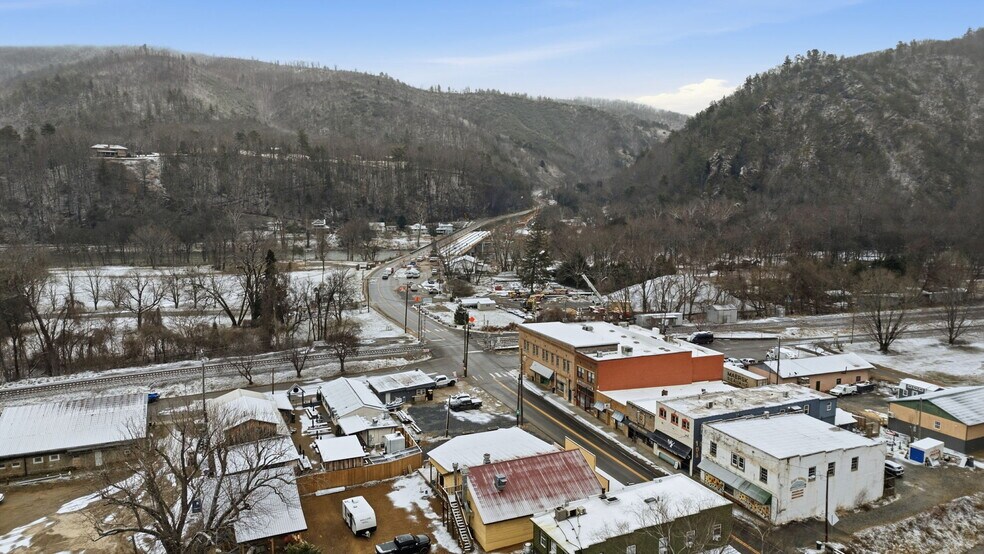 More Photos Of 24 #3 South Andrews Ave, Hot Springs Office For Sale