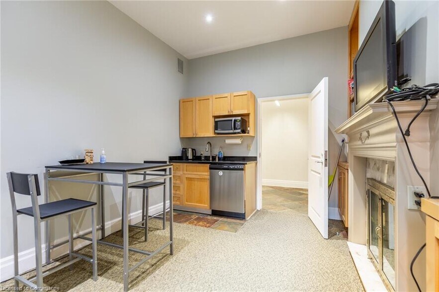 More Photos Of 21 Bold St, Hamilton Office Residential For Lease