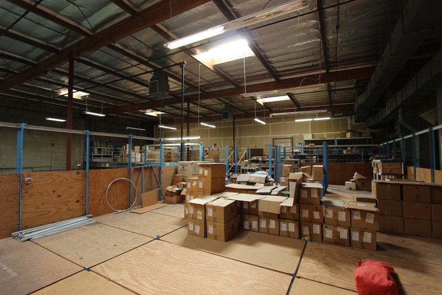 More Photos Of 99-061 Koaha Way, Aiea Warehouse For Lease