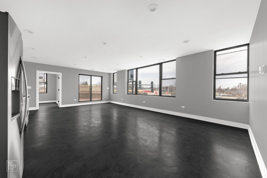 More Photos Of 10301 S Kedzie Ave, Chicago Storefront Retail Residential For Lease