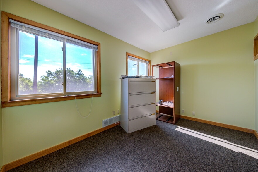 More Photos Of 800 N 42nd Ave, Minneapolis Medical For Lease