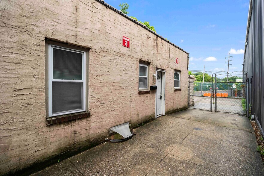 More Photos Of 507 Eagle Ave, West Hempstead Freestanding For Sale