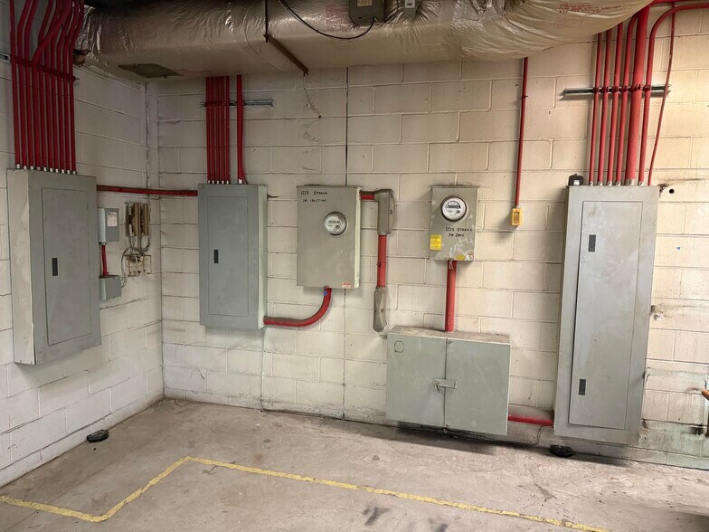 More Photos Of 1225 Streng St, Cincinnati Manufacturing For Sale