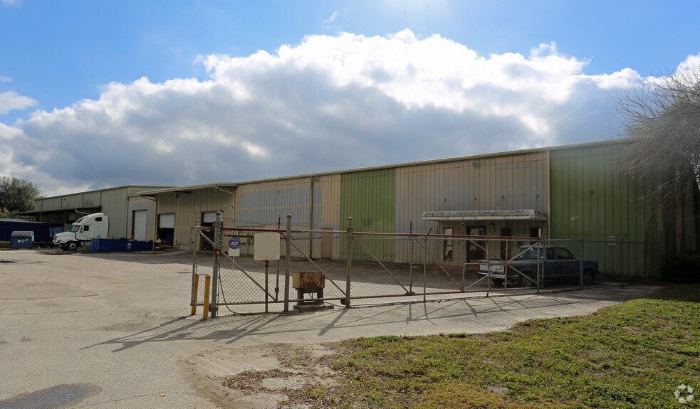 More Photos Of 6507 Harney Rd, Tampa Warehouse For Lease