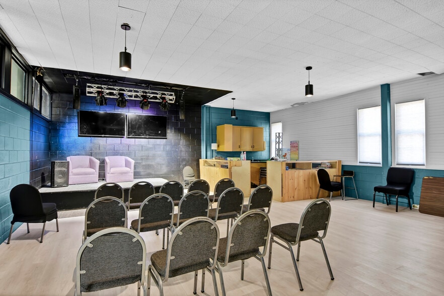 More Photos Of 920 N 6th St, Wilmington Religious Facility For Sale