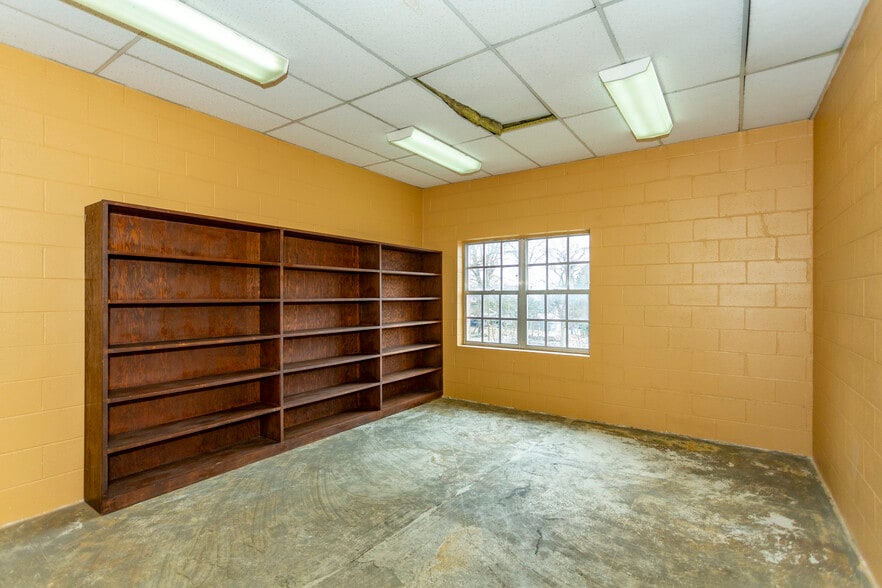 More Photos Of 2001 Avenue Z, Birmingham Religious Facility For Sale