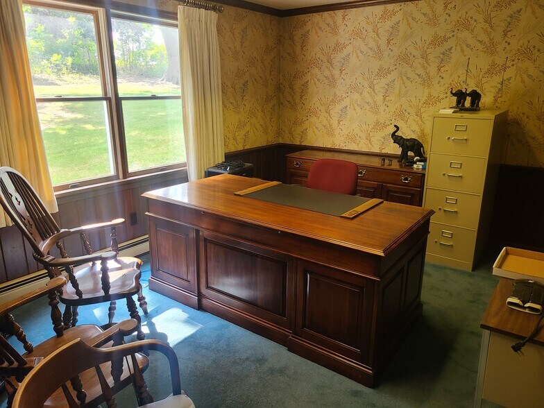 More Photos Of 555 E Main St, Somerset Flex For Sale