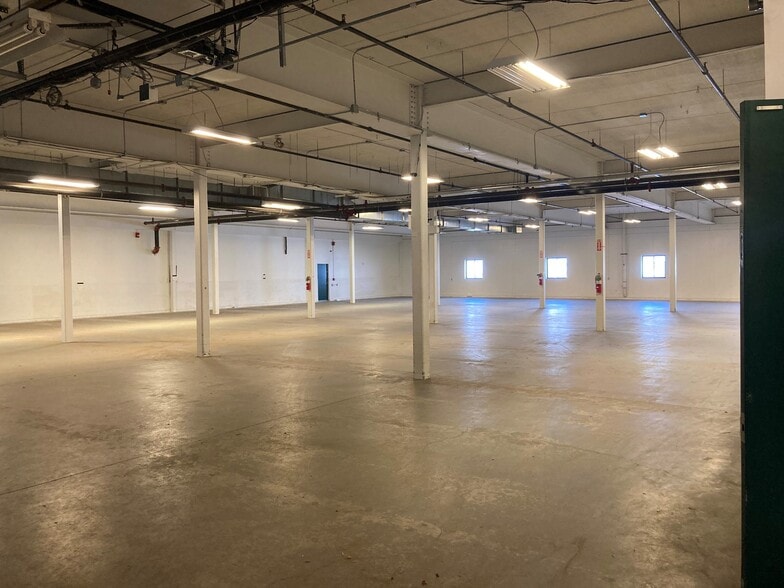 More Photos Of 53-101 Venturi Ave, Warwick Distribution For Lease