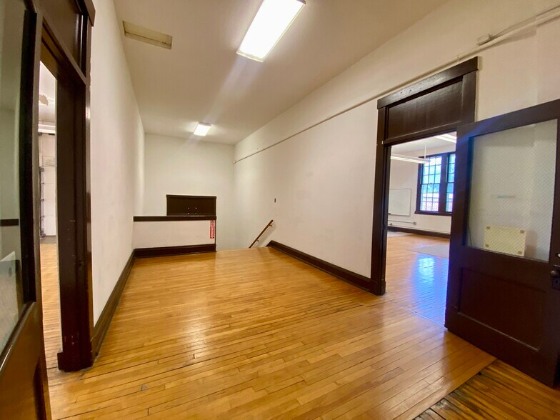 More Photos Of 205 S Main St, Seymour Office For Lease