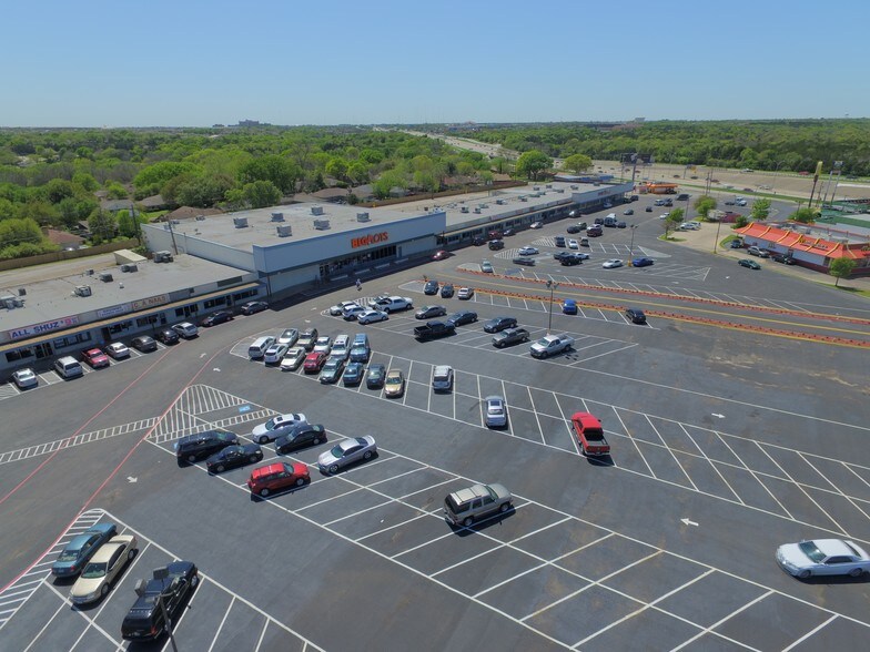 Primary Photo Of 2550 W Red Bird Ln, Dallas Unknown For Lease