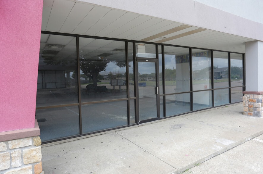 More Photos Of 3005-3007 S Carrier Pky, Grand Prairie Unknown For Lease