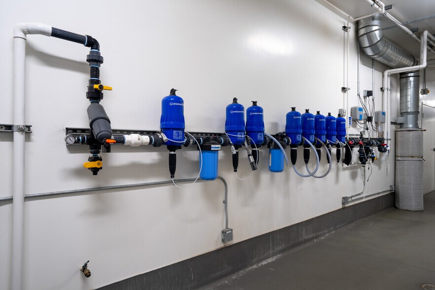 More Photos Of 19533 McLane St, Palm Springs Distribution For Sale