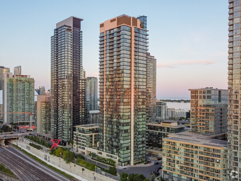 More Photos Of 8 Telegram Mews, Toronto Apartments For Sale