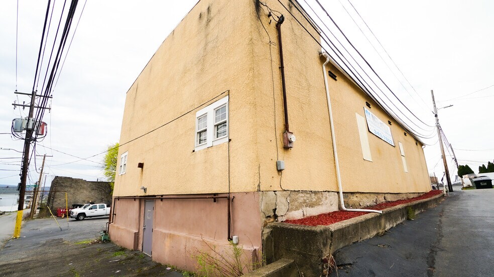More Photos Of 1031 Price St, Scranton Flex For Sale