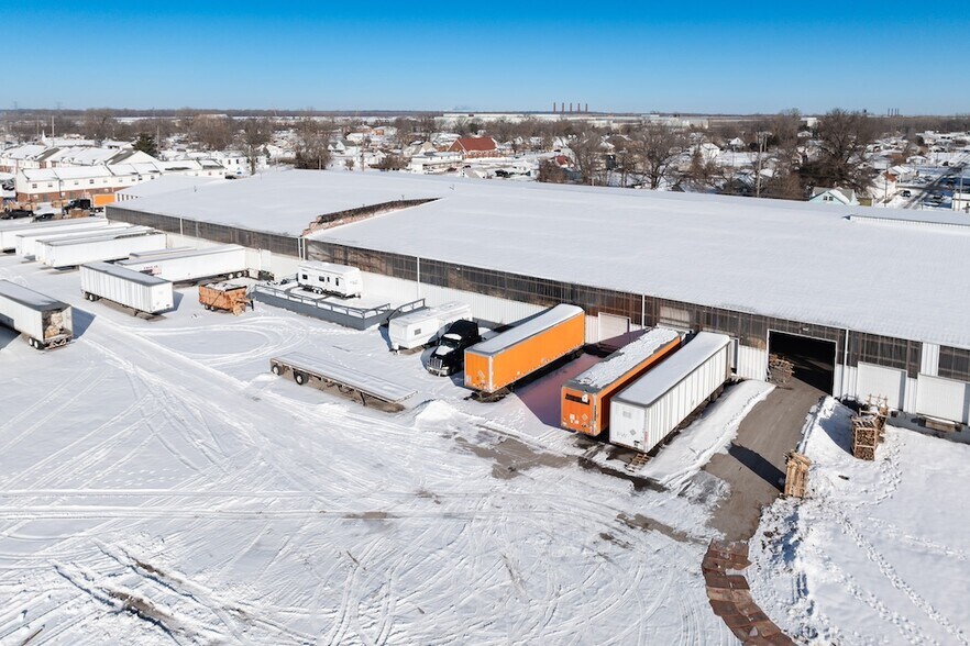 More Photos Of 1200 Bissell St, Venice Warehouse For Sale