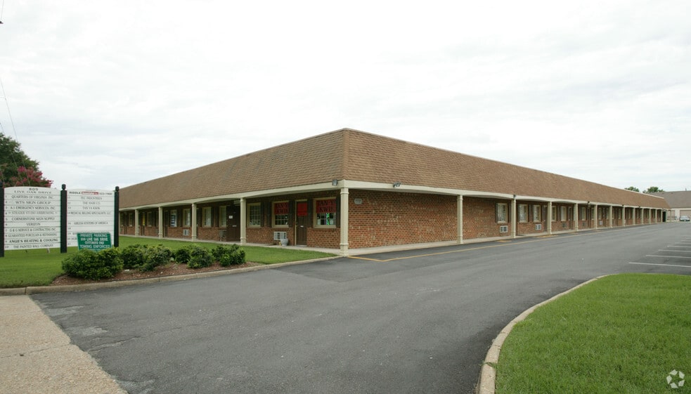 More Photos Of 809 Live Oak Dr, Chesapeake Light Distribution For Lease