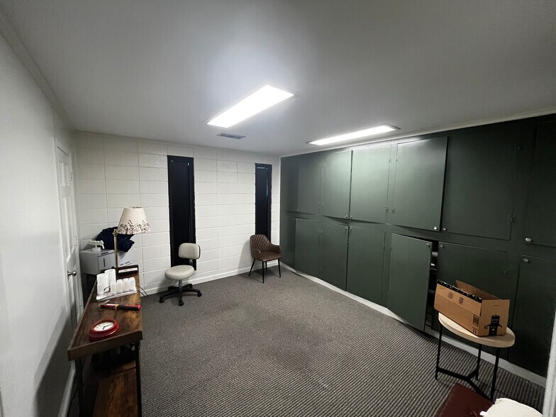 More Photos Of 97 Industrial Park Rd, Roebuck Office For Lease
