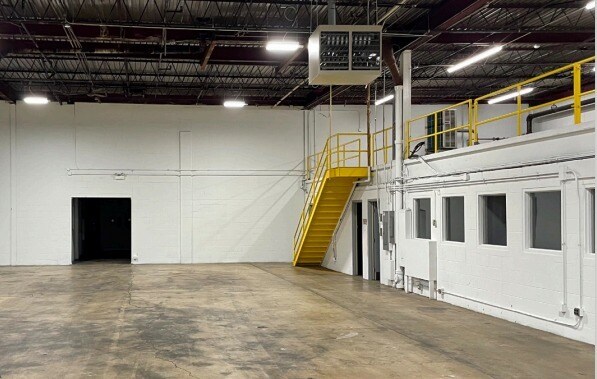 More Photos Of 555 W 14th Pl, Chicago Warehouse For Sale