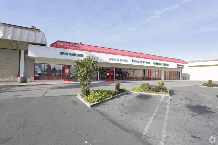 More Photos Of 16151 Harbor Blvd, Fountain Valley General Retail For Lease