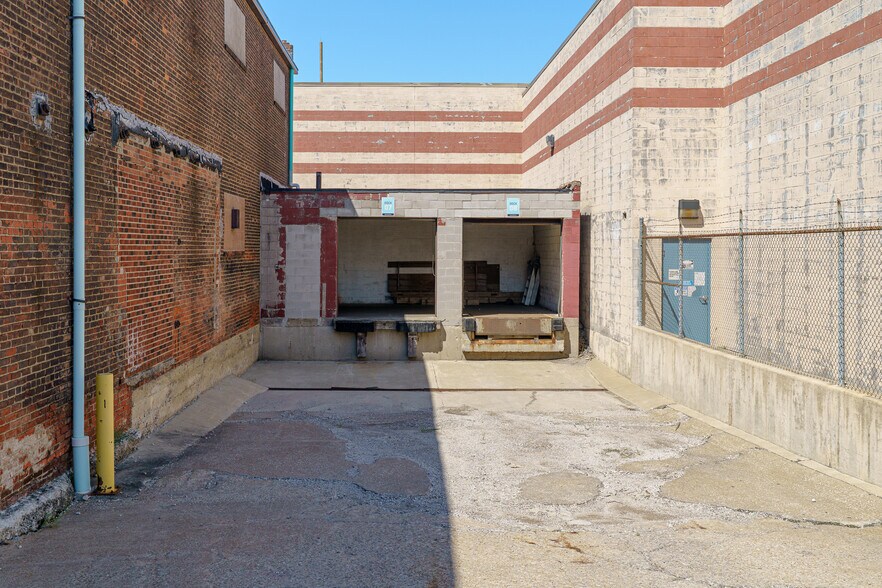 More Photos Of 2201-2235 W 110th St, Cleveland Warehouse For Lease