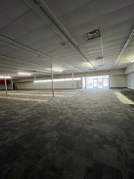 More Photos Of 9220 W Greenfield Ave, Milwaukee Drugstore For Sale