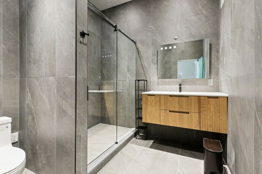 More Photos Of 2721 Markham Rd, Toronto Showroom For Lease