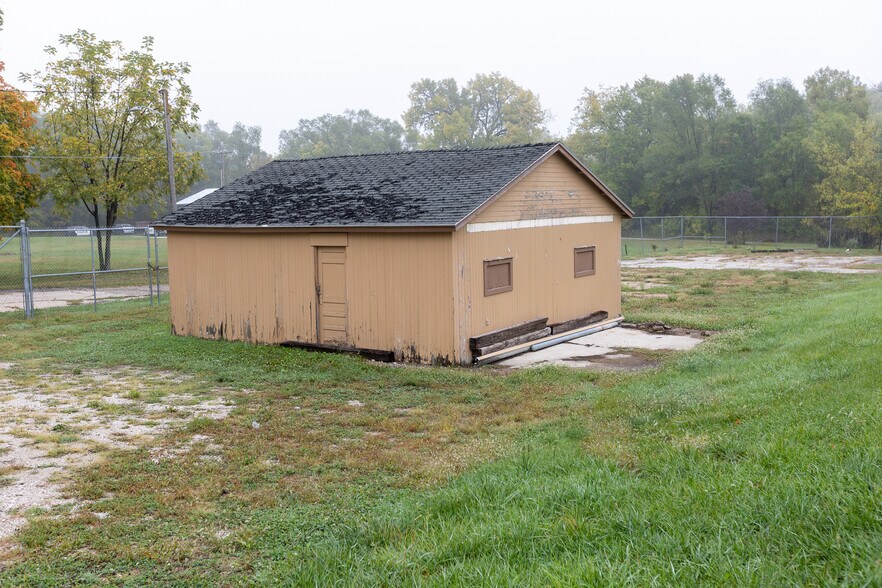 More Photos Of 129 2nd St, Webster City Light Manufacturing For Sale