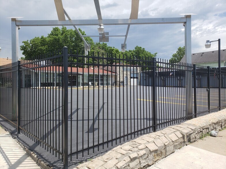 More Photos Of 1109-1111 Westport Rd, Kansas City Auto Dealership For Sale