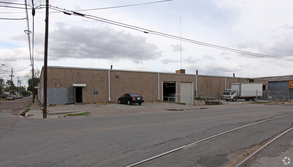 Primary Photo Of 2501 Commerce, Houston Warehouse For Lease