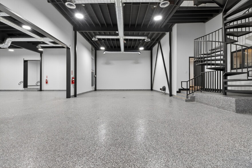 More Photos Of 703 S Main St, Burbank Showroom For Sale