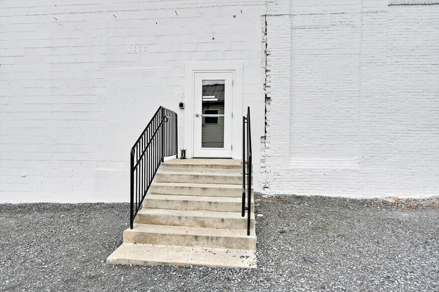More Photos Of 236 W Market St, Jonestown Multifamily For Sale